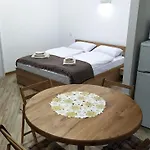 софія شقة
